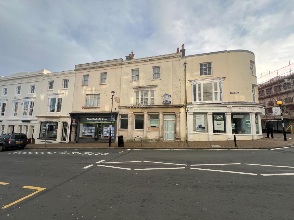 Lot: 134 - FREEHOLD FORMER BANK PREMISES OF OVER 3,300 SQUARE FEET OVER FOUR FLOORS - A Wider Street View of the premises